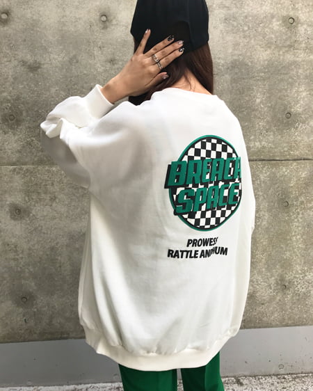 INGNI(イング) Backチェッカーサークルロゴスウェット/チュニックトップス オフホワイト