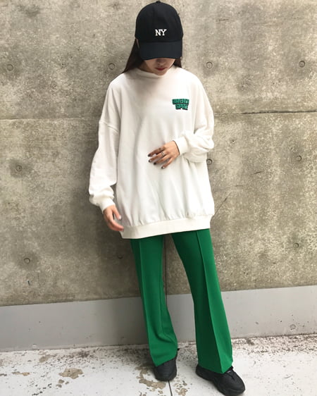 INGNI(イング) Backチェッカーサークルロゴスウェット/チュニックトップス オフホワイト