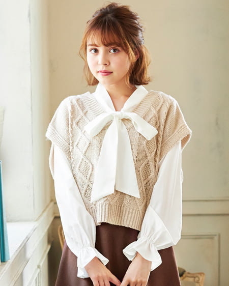 ケーブルニットベスト＆ボウタイブラウスSET／A