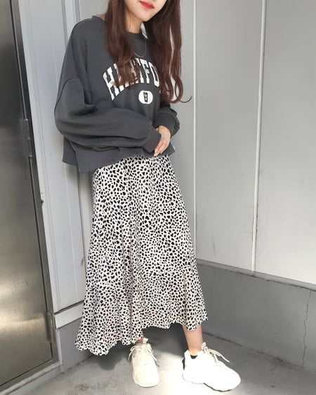 カレッジロゴミニスウェット＋ダルメシアン柄マーメイドスカート