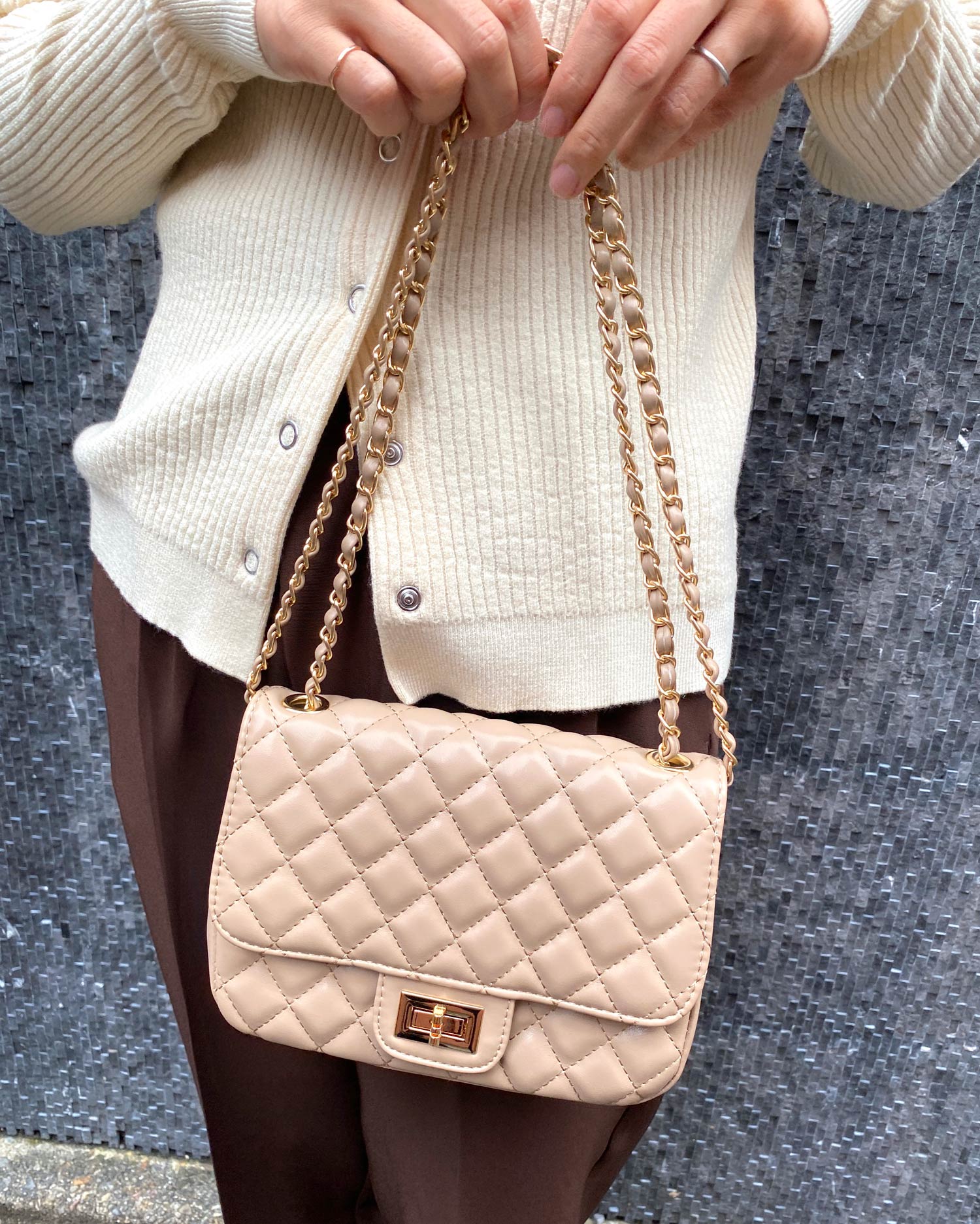 ベージュ キルティング ショルダーバッグ ベージュ キルティング ショルダーバッグ