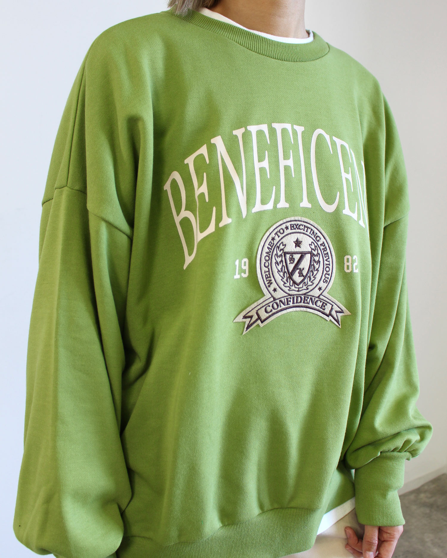 古着風クロップドロゴスウェット｜MLIA(エムリア) 公式通販