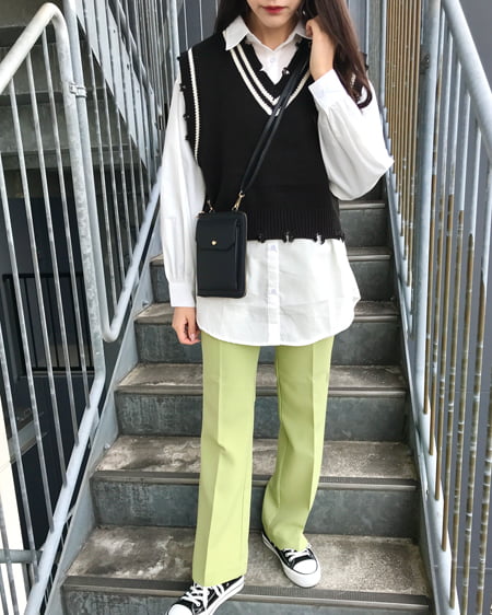 INGNI（イング） セミフレアセンタープレスパンツ ﾗｲﾄｸﾞﾘｰﾝ