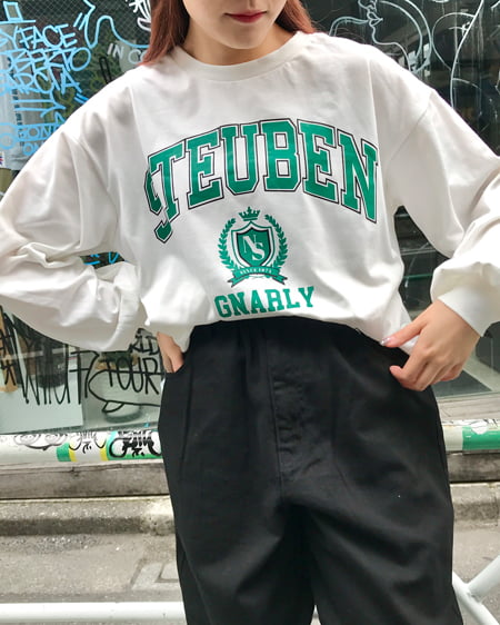 INGNI(イング) エンブレムカレッジロゴロングTシャツ ｵﾌﾎﾜｲﾄ/ｸﾞﾘｰﾝ