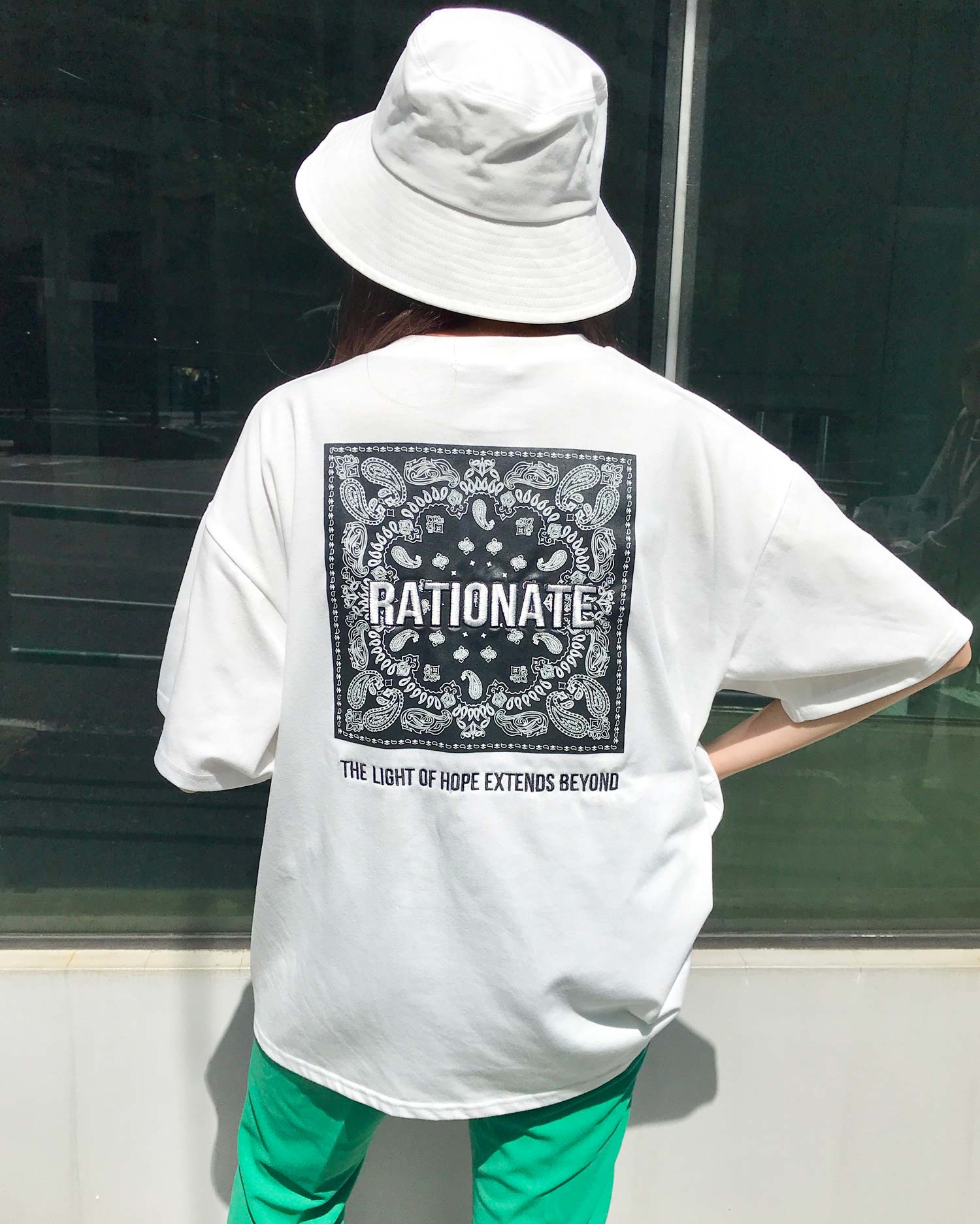 INGNI(イング) BACKペイズリーロゴ半袖Tシャツ - M - オフホワイト/クロ