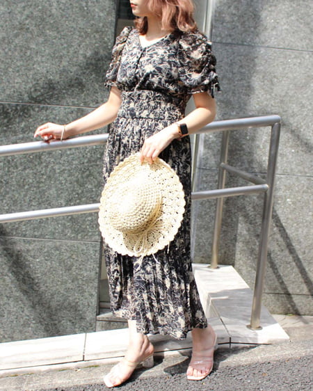 コーディネート Ray8月号掲載 花柄vネックプリーツ ワンピース クリアヒールサンダル Ingni イング 公式通販 Ingni Store イングストア