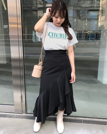 INGNI（イング） ふくれ刺繍ロゴショート丈Tシャツ ｵﾌﾎﾜｲﾄ/ｸﾞﾘｰﾝ