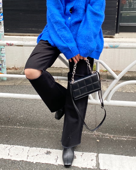 ニーカッティングデニムパンツ／A