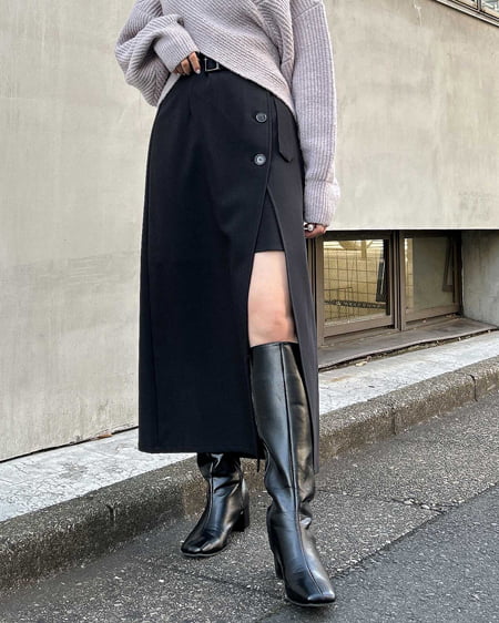 INGNI(イング) 共ベルト付スリットナロースカート ｸﾛ
