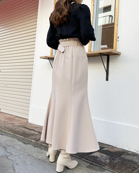 INGNI（イング） 共ベルト付スリットマーメイドスカート ﾗｲﾄﾍﾞｰｼﾞｭ