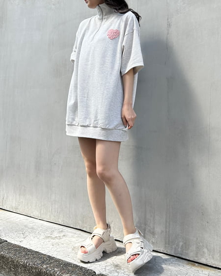 INGNI(イング) ハーフZIP BACKハートロゴミニスウェット半袖チュニック オートミール/ピンク