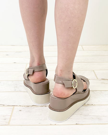 INGNI（イング） ラメゴールドライン／プラットフォームサンダル ﾋﾟﾝｸﾍﾞｰｼﾞｭ