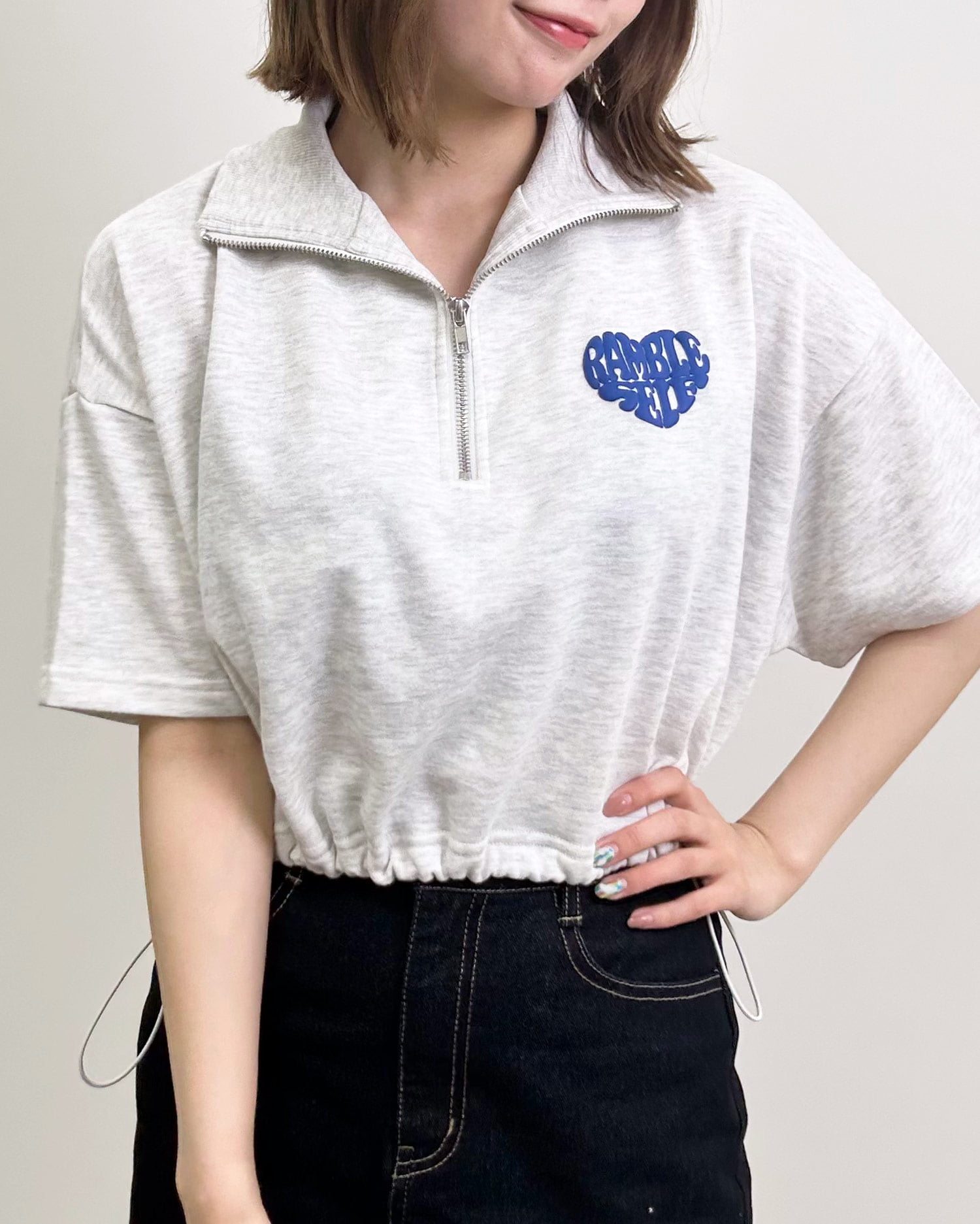 INGNI(イング) ハーフZIP胸ロゴ／裾ドローコードショート丈トップス - M - ｵｰﾄﾐｰﾙ