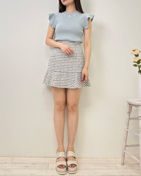 INGNI（イング） 装飾付フリルノースリニット ﾐﾝﾄｸﾞﾘｰﾝ