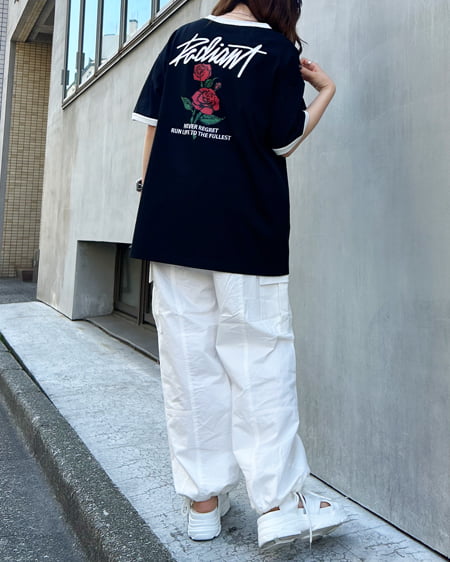 INGNI(イング) BACKバラプリントチュニックTシャツ クロ