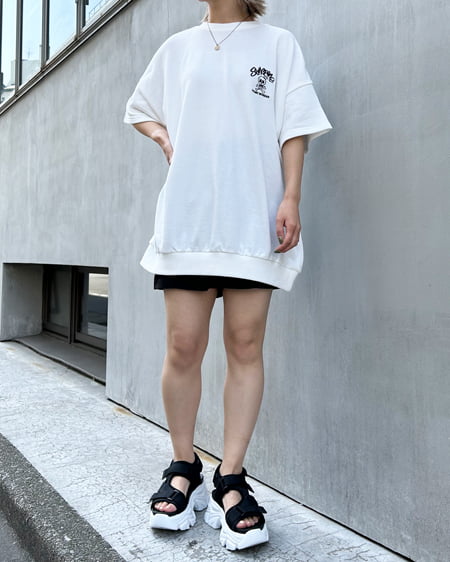 INGNI（イング） BACKスカルロゴチュニックTシャツ ｵﾌﾎﾜｲﾄ