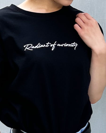 INGNI（イング） シンプル刺しゅうロゴTシャツ ｸﾛ/ｵﾌﾎﾜｲﾄ