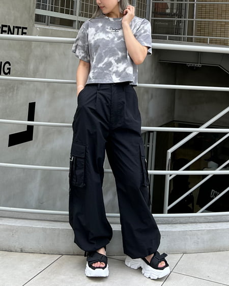 INGNI(イング) サイドベルトナイロンワイドカーゴパンツ クロ