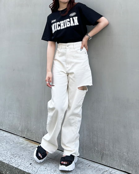 INGNI(イング) 裾ゴムカレッジロゴショート丈Tシャツ クロ/オフホワイト