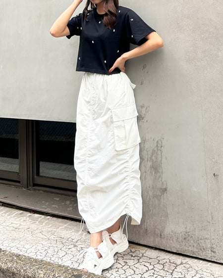INGNI(イング) ラインストーン付Tシャツ クロ