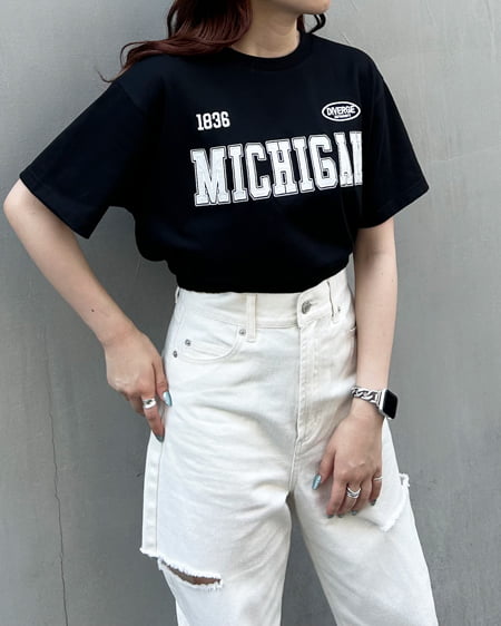 INGNI(イング) 裾ゴムカレッジロゴショート丈Tシャツ クロ/オフホワイト