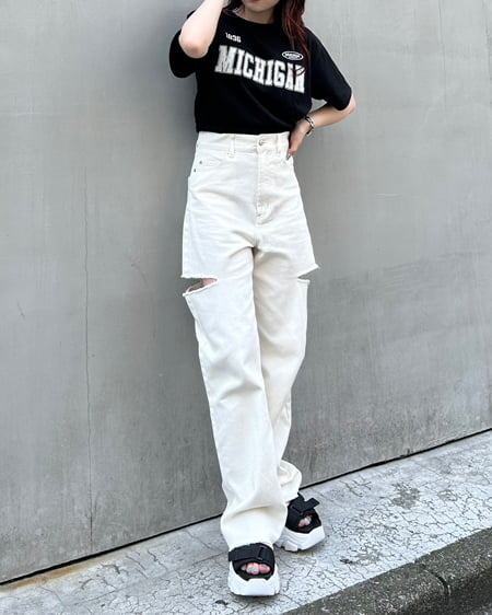 INGNI(イング) 裾ゴムカレッジロゴショート丈Tシャツ クロ/オフホワイト