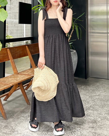 INGNI(イング) 肩リボンぽこぽこシャーリングワンピース クロ