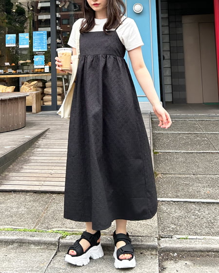 INGNI（イング） イニシャル刺しゅうロゴTシャツ ｵﾌﾎﾜｲﾄ/ｵﾌﾎﾜｲﾄ