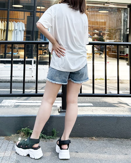 INGNI（イング） イーグルロゴTシャツ ｵﾌﾎﾜｲﾄ/ﾌﾞﾙｰ