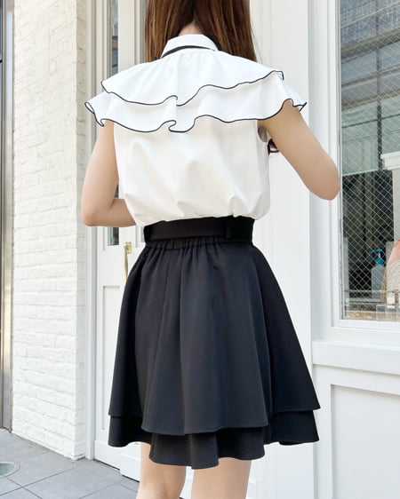 INGNI(イング) パール装飾バックル共ベルト付2段タックギャザーフレアスカート クロ