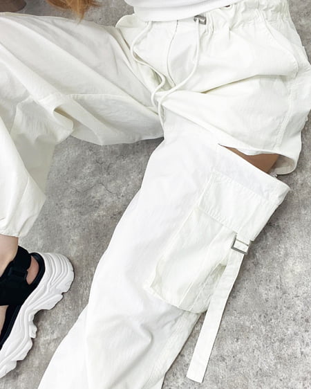 INGNI(イング) サイドファスナーナイロンワイドカーゴ/パンツ アイボリー