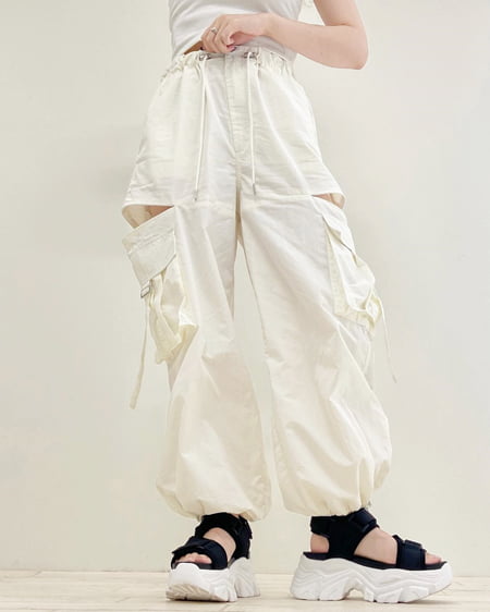 INGNI(イング) サイドファスナーナイロンワイドカーゴ/パンツ アイボリー