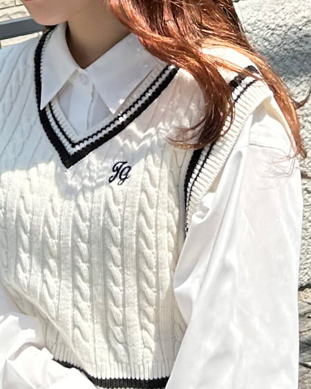 INGNI(イング) ショート丈胸刺しゅうライン入りニットベスト+シャツSET オフホワイト/クロ