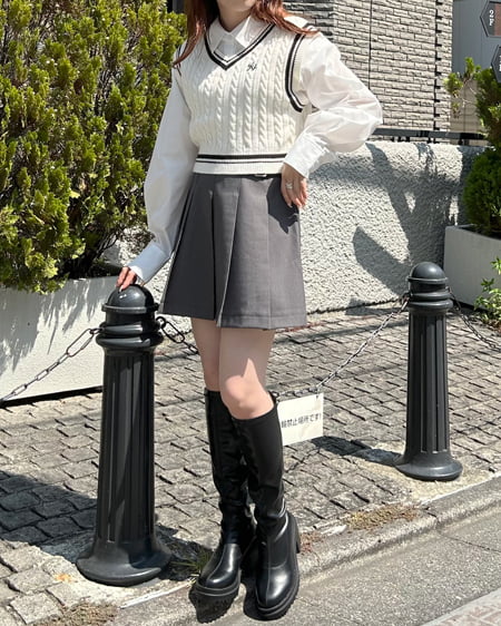 INGNI(イング) ショート丈胸刺しゅうライン入りニットベスト+シャツSET オフホワイト/クロ