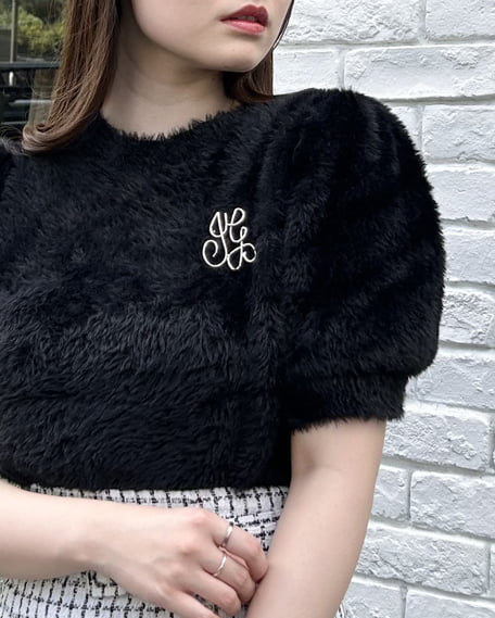 INGNI(イング) フェザーヤーンブローチ付半袖ニット クロ