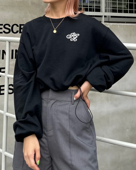 INGNI(イング) 裾ドロスト胸ロゴショートスウェットトップス クロ