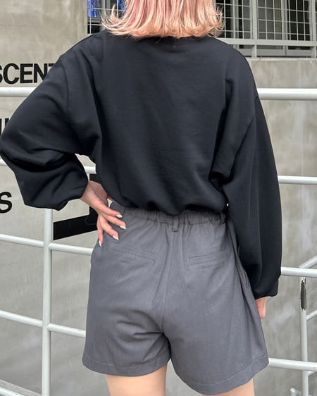 INGNI(イング) 裾ドロスト胸ロゴショートスウェットトップス クロ