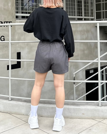 INGNI(イング) 裾ドロスト胸ロゴショートスウェットトップス クロ