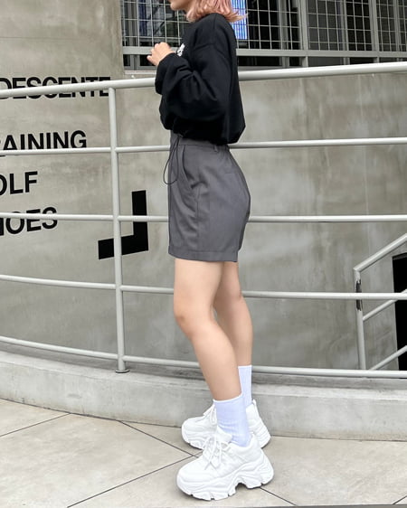 INGNI(イング) 裾ドロスト胸ロゴショートスウェットトップス クロ