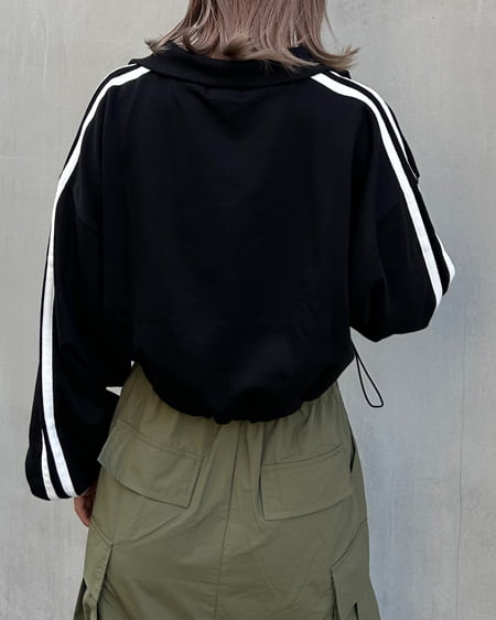 INGNI（イング） ハーフジップ裾ドロスト胸ロゴ袖ラインショートトップス ｸﾛ