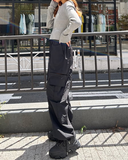 INGNI（イング） サイドスリットファスナー／ナイロンカーゴパンツ ｸﾛ