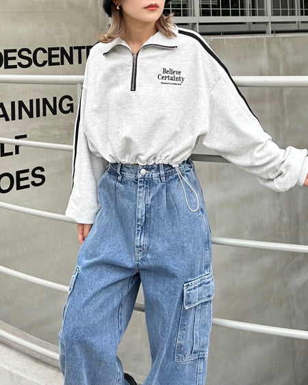 INGNI(イング) ハーフジップ裾ドロスト胸ロゴ袖ラインショートトップス オートミール