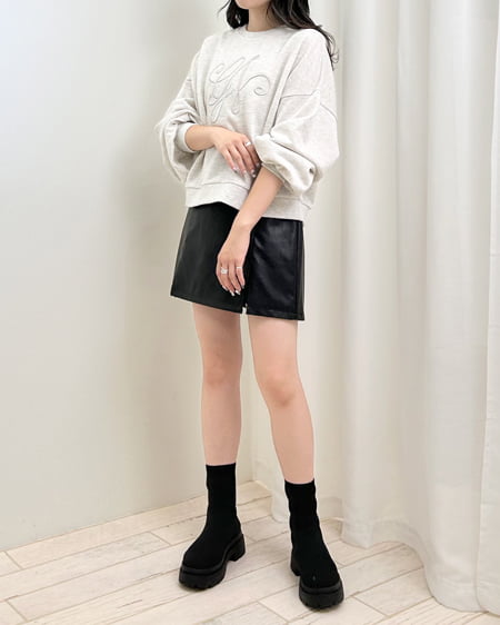 INGNI（イング） イニシャル刺しゅうロゴプルオーバー ｵｰﾄﾐｰﾙ