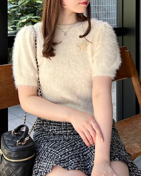INGNI（イング） ブローチ付フェザーヤーンラメ半袖ニット ｱｲﾎﾞﾘｰ
