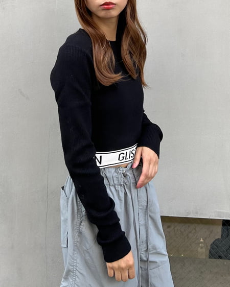 INGNI（イング） 裾ロゴショート丈ニット ｸﾛ