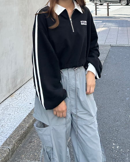 INGNI(イング) ハーフZIP裾ドロスト配色袖ラインショートトップス クロ