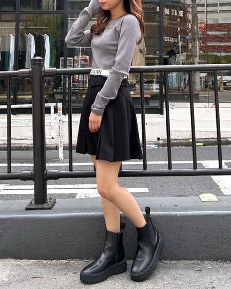 INGNI（イング） 裾ロゴショート丈ニット ﾁｬｺｰﾙｸﾞﾚｰ