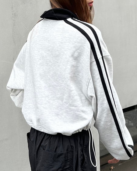 INGNI(イング) ハーフZIP裾ドロスト配色袖ラインショートトップス オートミール