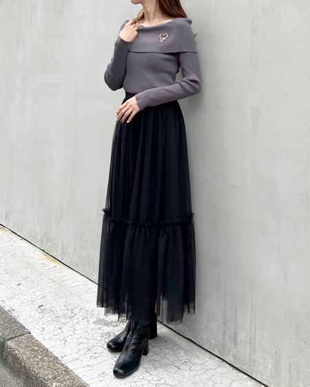 INGNI（イング） ブローチ付オフショルニット ﾁｬｺｰﾙｸﾞﾚｰ