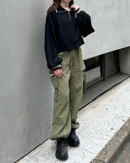INGNI（イング） ハーフジップ胸ロゴライン配色ショートトップス ｸﾛ
